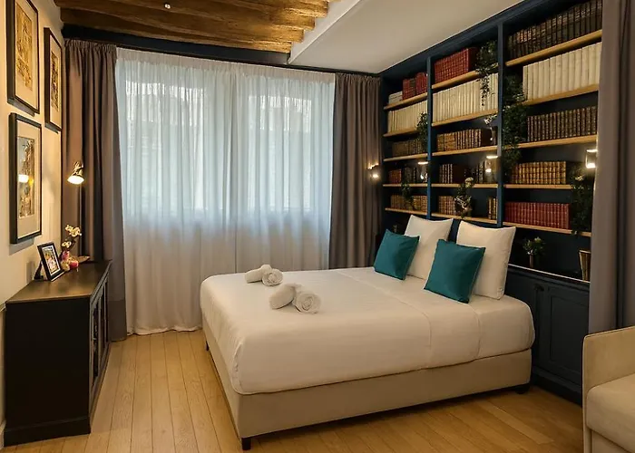 Cia Marais - Old Bookshop Style *