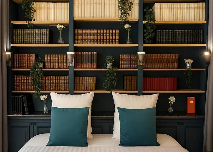 Cia Marais - Old Bookshop Style Paris